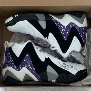 ALLWN IVERSON SIGNED SHOES